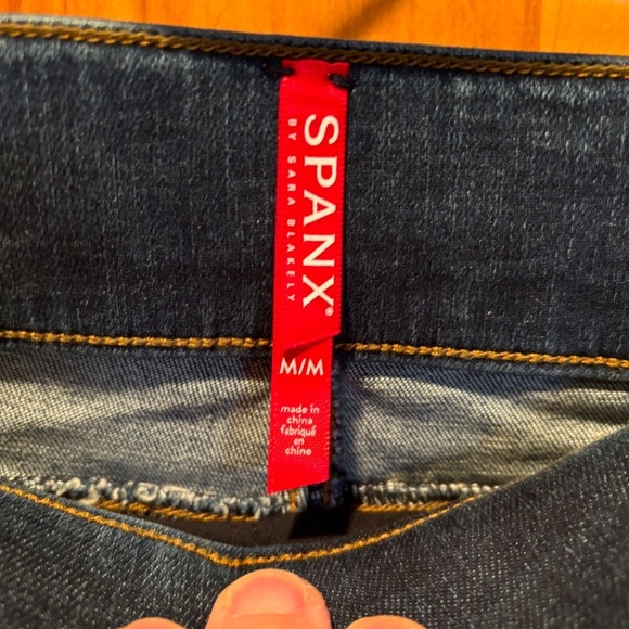Spanx Distressed Skinny Jeans Medium - Picture 4 of 7